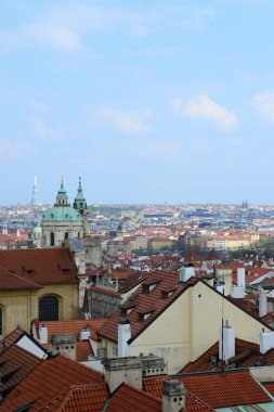 Çatılar üzerinden Prag Kalesi