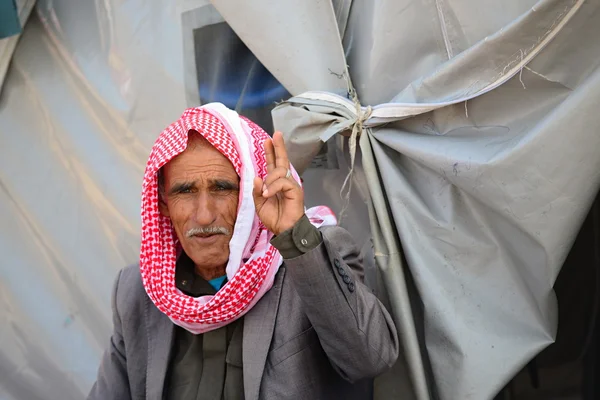 Personas en el campo de refugiados — Foto de Stock