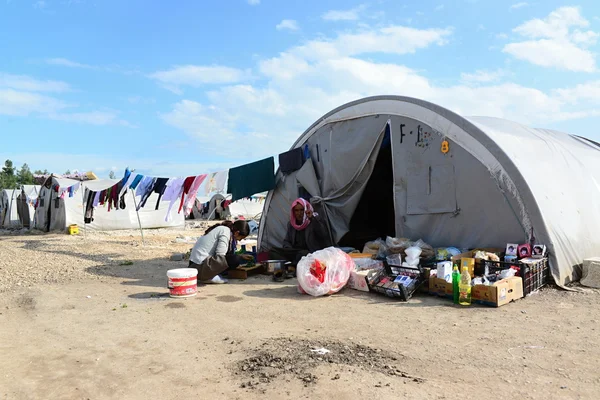 People in refugee camp — Stock Photo, Image