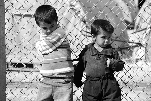 Pessoas no campo de refugiados — Fotografia de Stock