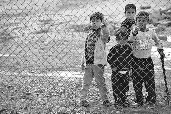 Pessoas no campo de refugiados — Fotografia de Stock