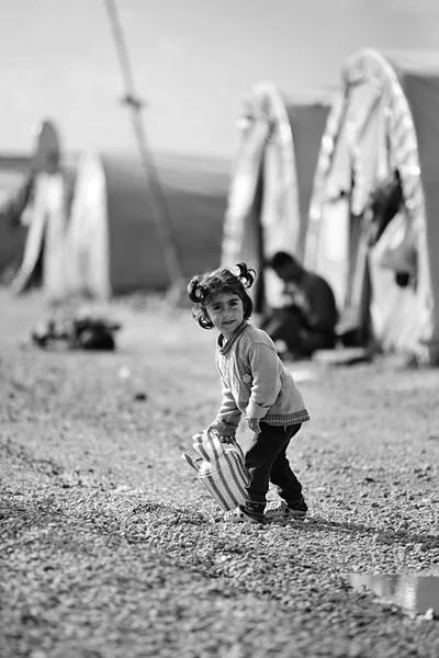 Personas en el campo de refugiados — Foto de Stock