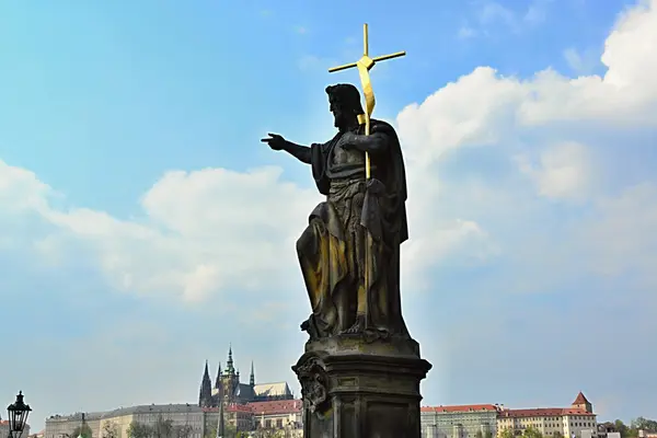 St. vit Kathedrale im Bereich der Prager Burg — Stockfoto