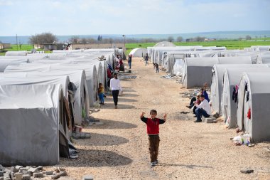 insanlar mülteci kampında
