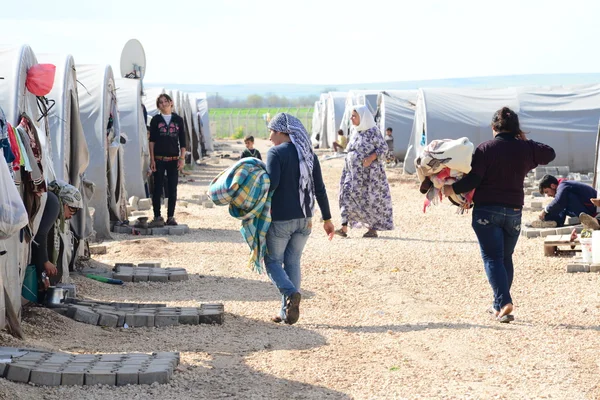 Personnes dans le camp de réfugiés — Photo