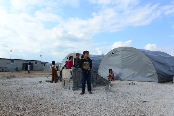 Personas en el campo de refugiados — Foto de Stock