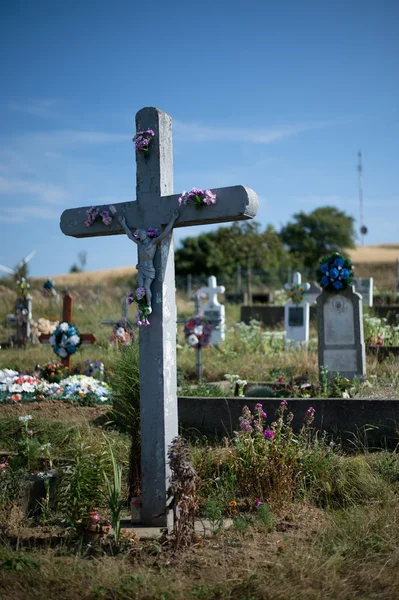 Cruz en el cementerio —  Fotos de Stock