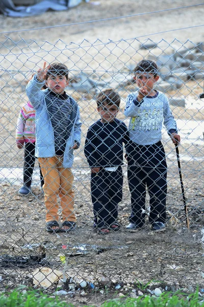 Mensen in vluchtelingenkamp — Stockfoto