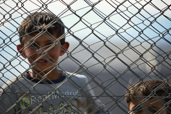 Personas en el campo de refugiados — Foto de Stock