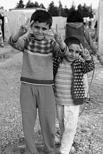 Personas en el campo de refugiados — Foto de Stock