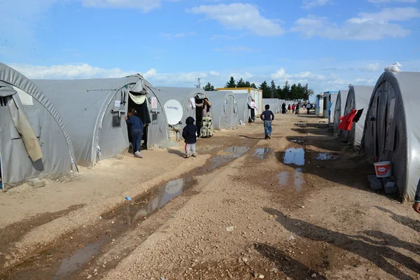 Personas en el campo de refugiados —  Fotos de Stock