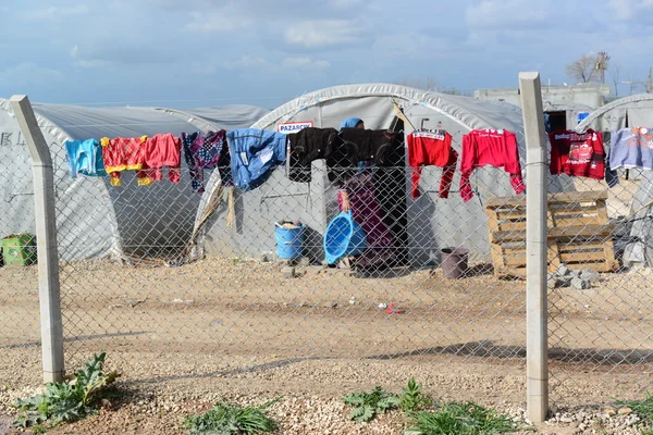 Personas en el campo de refugiados —  Fotos de Stock