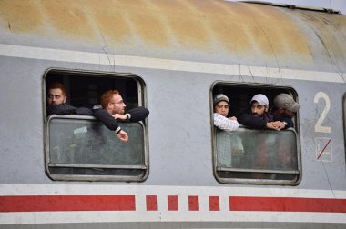 Tovarnik (Sırpça - Croatina sınır mülteciler)