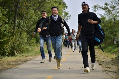 Macaristan bırakarak mülteciler