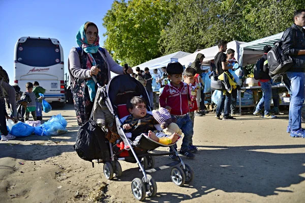 Refugiados em Bapska (fronteira sérvia-croatina ) — Fotografia de Stock