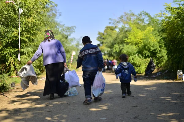 Refugiados em Babska (fronteira sérvia-croatina ) — Fotografia de Stock