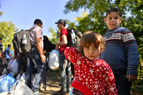 Refugiados em Babska (fronteira sérvia-croatina ) — Fotografia de Stock