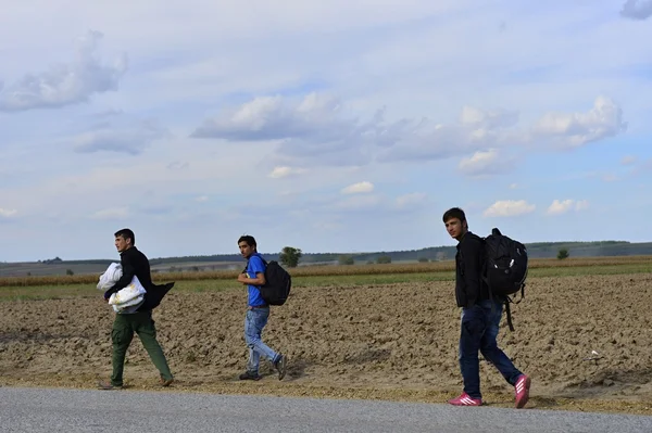 Refugees in Sid (Serbian - Croatina border) — Stock Photo, Image