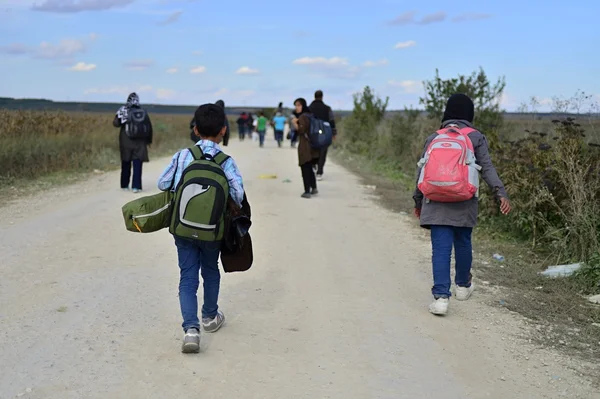 Flüchtlinge in sid (serbisch-kroatische Grenze)) — Stockfoto