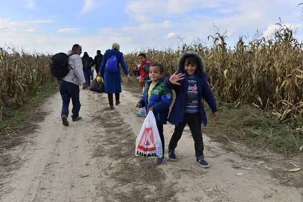 Refugiados em Sid (fronteira sérvia-croatina ) — Fotografia de Stock