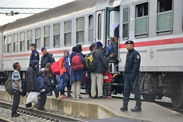 Refugiados en Tovarnik (serbio - Croatina frontera) — Foto de Stock
