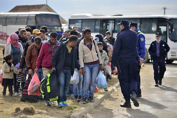 Vluchtelingen in Opatovac (Servisch - Bonarda grens) — Stockfoto