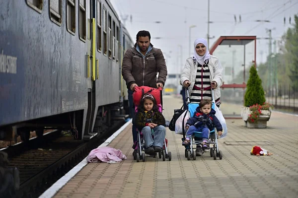 Rifugiati che lasciano l'Ungheria — Foto Stock