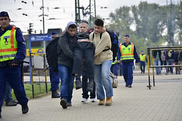 Pengungsi meninggalkan Hungaria — Stok Foto