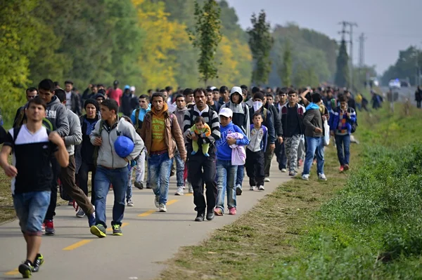 Flüchtlinge verlassen Ungarn — Stockfoto