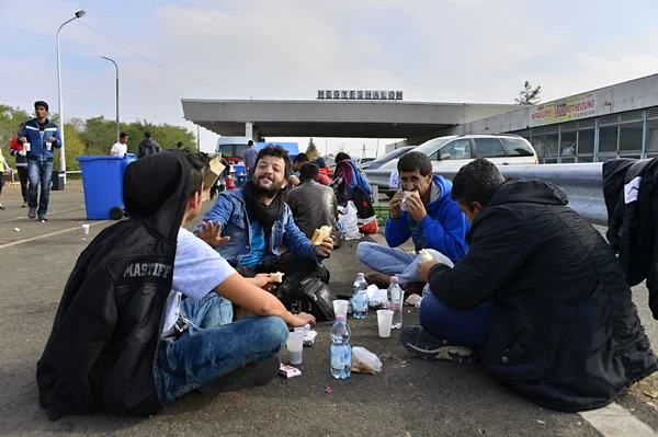 Macaristan bırakarak mülteciler — Stok fotoğraf