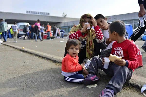 Refugiados que salen con hambre — Foto de Stock