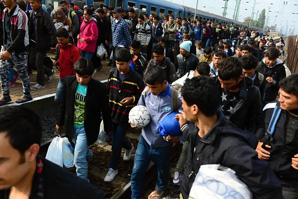 Refugiados que salen con hambre — Foto de Stock