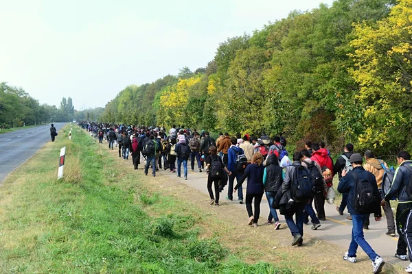 Refugees leaving Hungary — Stock Photo, Image