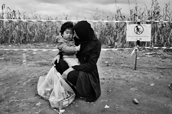 Refugiados em Babska (fronteira sérvia-croatina ) — Fotografia de Stock