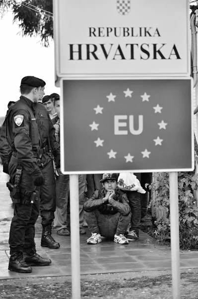 Refugees in Tovarnik (Serbian - Croatina border) — Stock Photo, Image