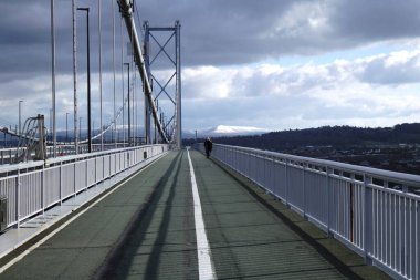 Şehirler arasında bir köprü.