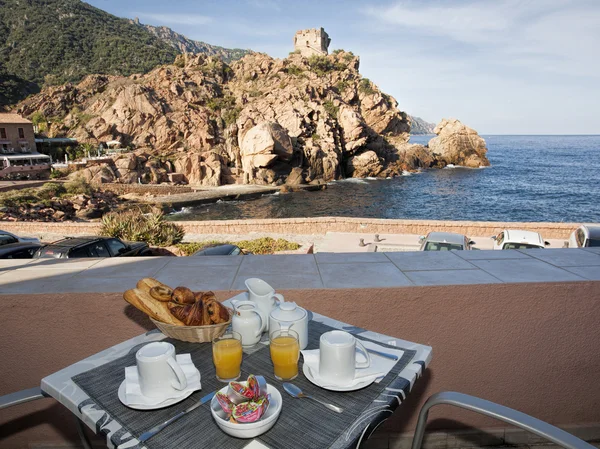 breakfast at denizin Corsica'deki / daki tarafında