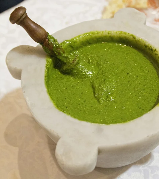 Ligurya fesleğen pesto