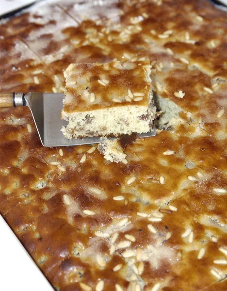 Лигурийский торт из муки, кедровых орехов и сахара — стоковое фото