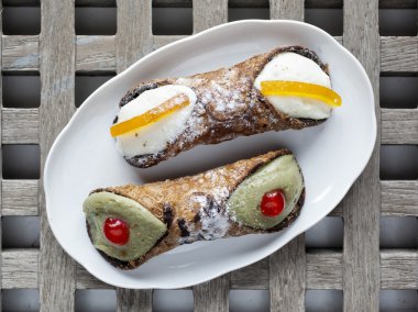 Sicilya cannoli ya da 