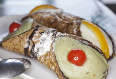 Sicilya cannoli ya da 