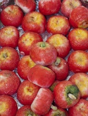 tatlı badem ezmesi meyve şeklinde veya badem ezmesi