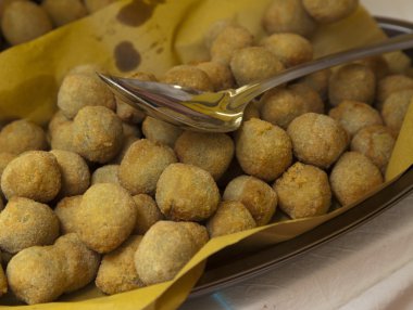 Kızarmış dolma zeytin