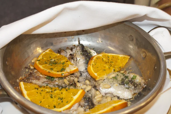 Sardina con naranjas —  Fotos de Stock