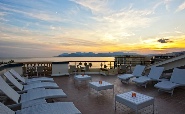 Fransız riviera'sında romantik günbatımı
