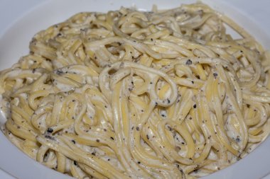 İtalyan makarna mantar ile