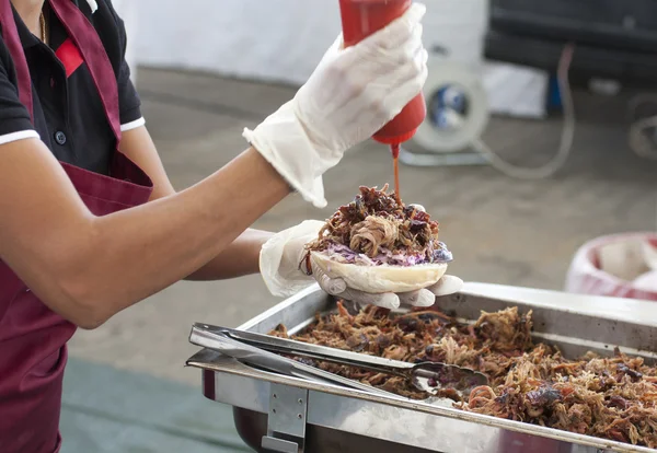 Preparing a great sandwich — Stock Photo, Image