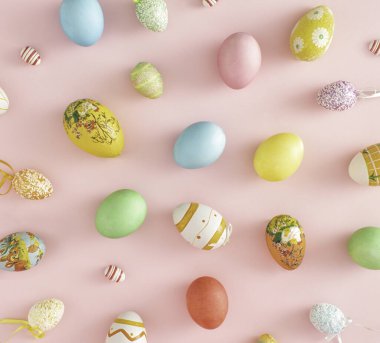 Değişik malzemelerden, renklerden ve boyutlardan oluşan renkli Paskalya yumurtaları. Pastel pembe arka planda düz konsept.