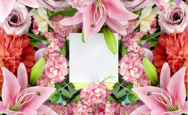 Verse Lentebloemen Bladeren Creatieve Lay Out Van Rozen Orchideeën Plat — Stockfoto