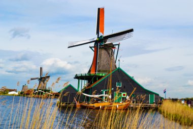 Zaanse Schanse yel değirmeni